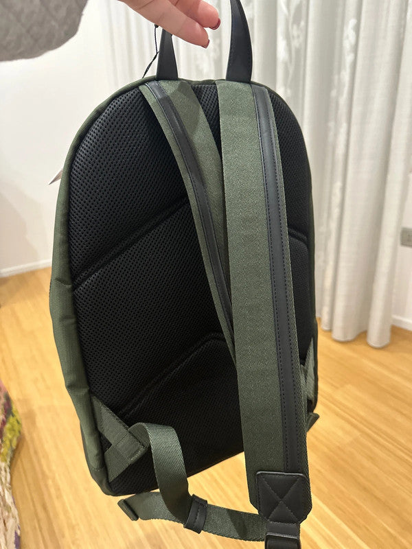 CALVIN KLEIN - Sac à dos Sleek : la fusion parfaite de la mode et de la durabilité.