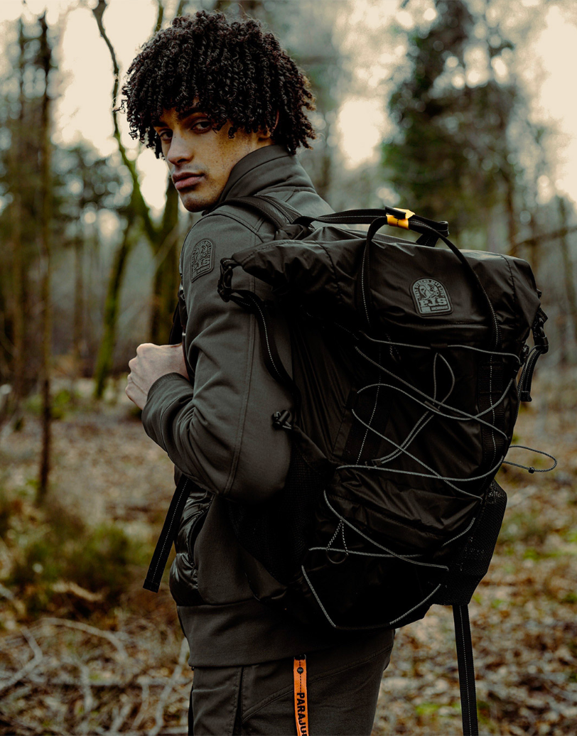 PARAJUMPERS - Hari Backpack : Le Compagnon Idéal pour la Ville et la Nature.