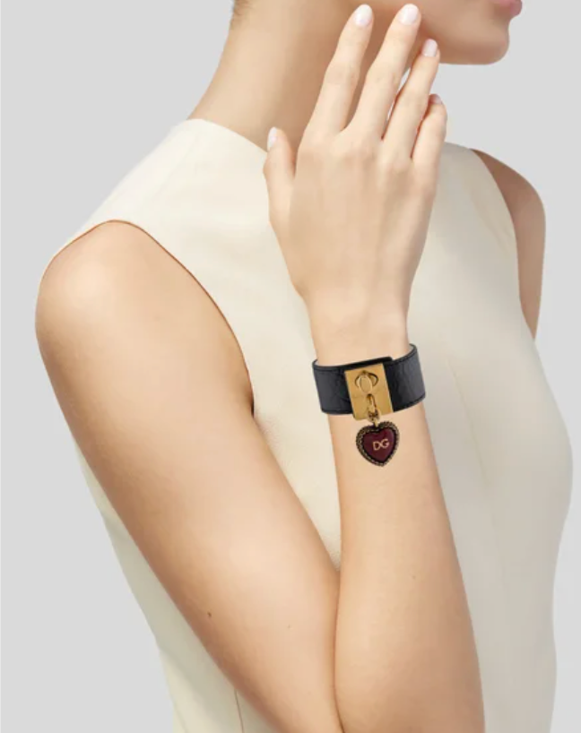 DOLCE & GABBANA : Bracelet Cuir Noir Luxueux, Fermoir et Charms Dorés