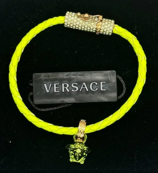 VERSACE Bracelet Medusa Crystal : L'Accessoire de Mode Ultime