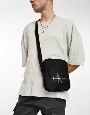 CALVIN KLEIN Sac Sport Essentials 1098 - Design Minimaliste Éco-responsable