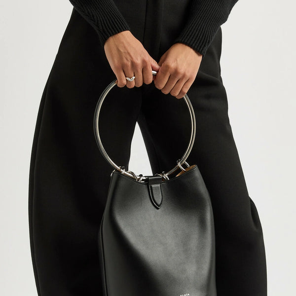 ALAÏA Sac Fourre-Tout en Cuir Noir – Accessoire de Luxe pour Femmes | Élégance Intemporelle