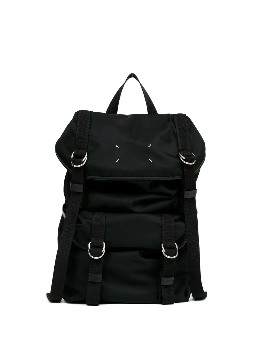 MAISON MARGIELA - Sac à Dos Technique Noir : Le Minimalisme Déstructuré.