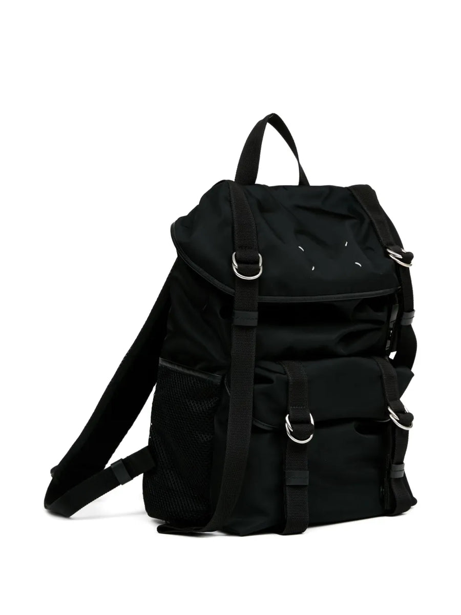 MAISON MARGIELA - Sac à Dos Technique Noir : Le Minimalisme Déstructuré.