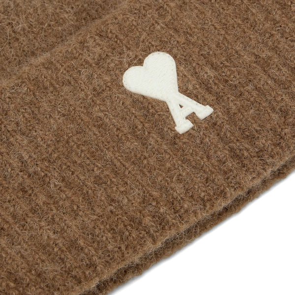 AMI PARIS - Bonnet Ami de Cœur Marron : Le Style qui a du Cœur.