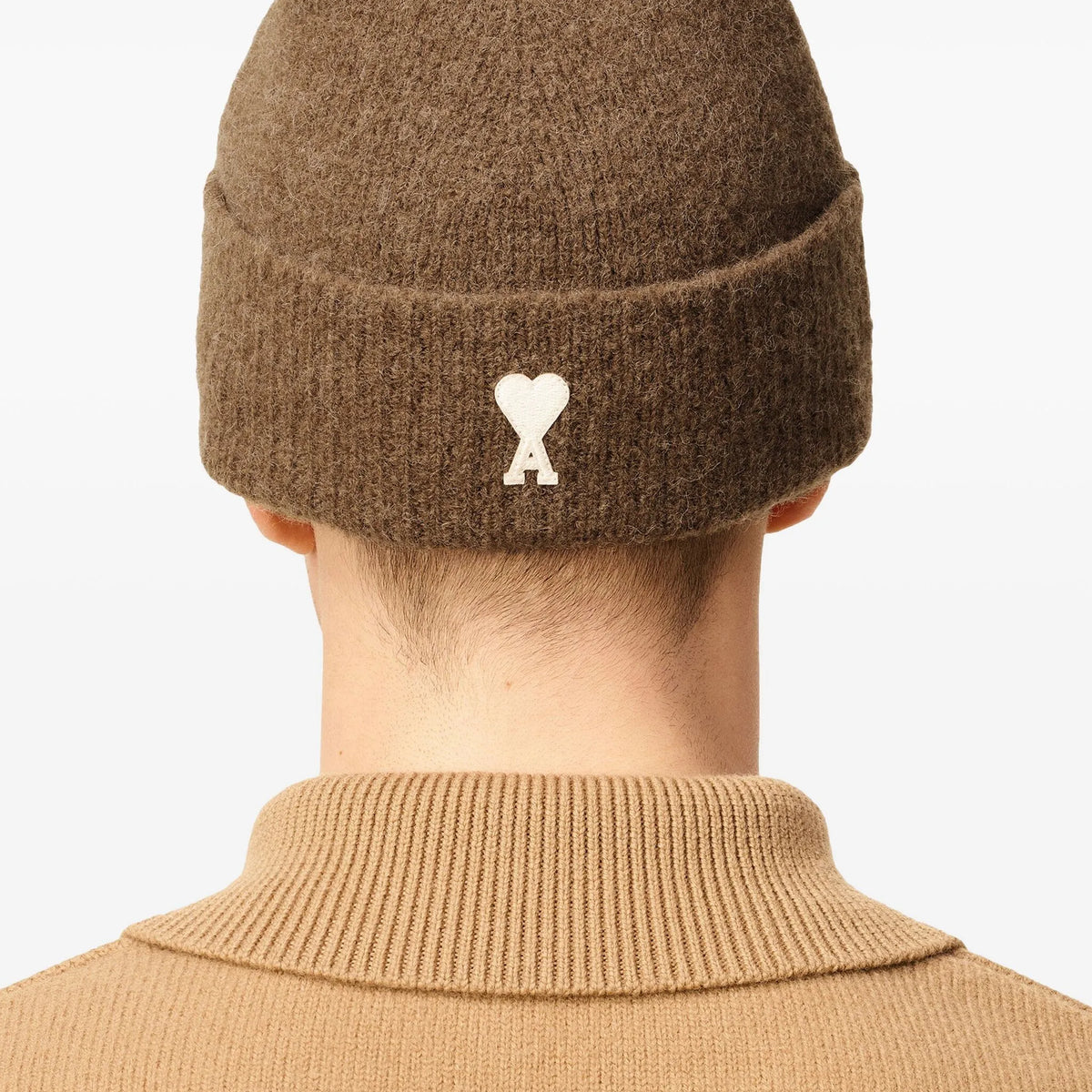 AMI PARIS - Bonnet Ami de Cœur Marron : Le Style qui a du Cœur.