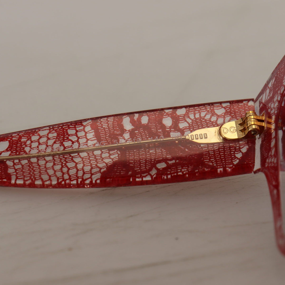 DOLCE & GABBANA, Lunettes de Soleil en Dentelle Sicilienne Rouge