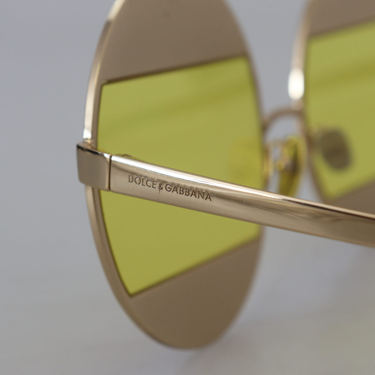 DOLCE & GABBANA : Lunettes de Soleil Femme Ovales Or Cristal DG2209B - Verres Jaunes et Protection UV Totale