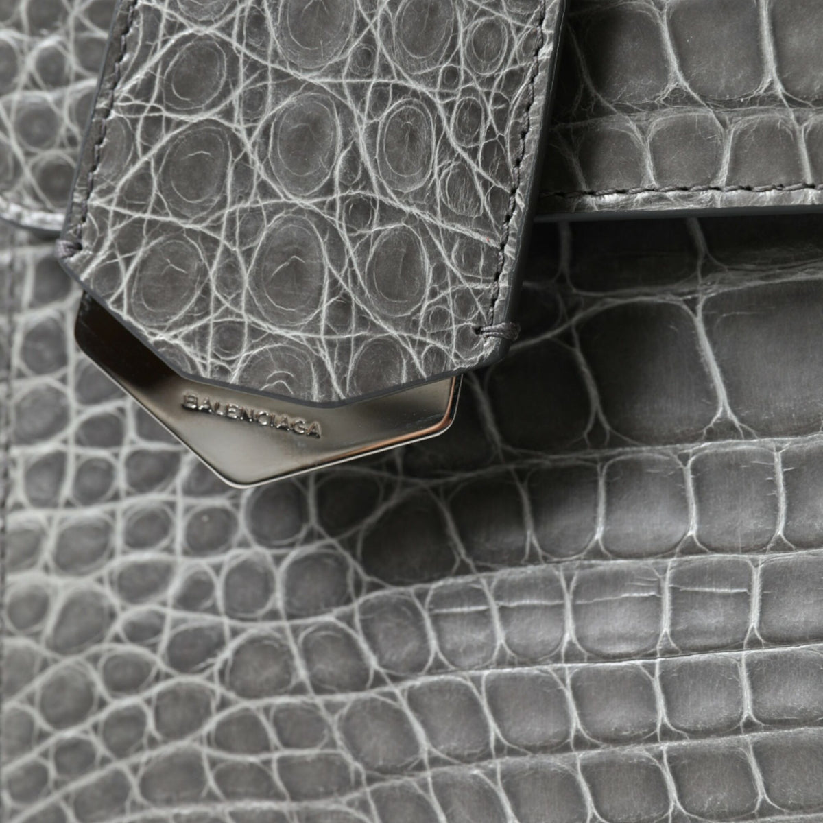 BALENCIAGA Pochette Le Dix en Cuir Exotique Gris - Élégance Sophistiquée