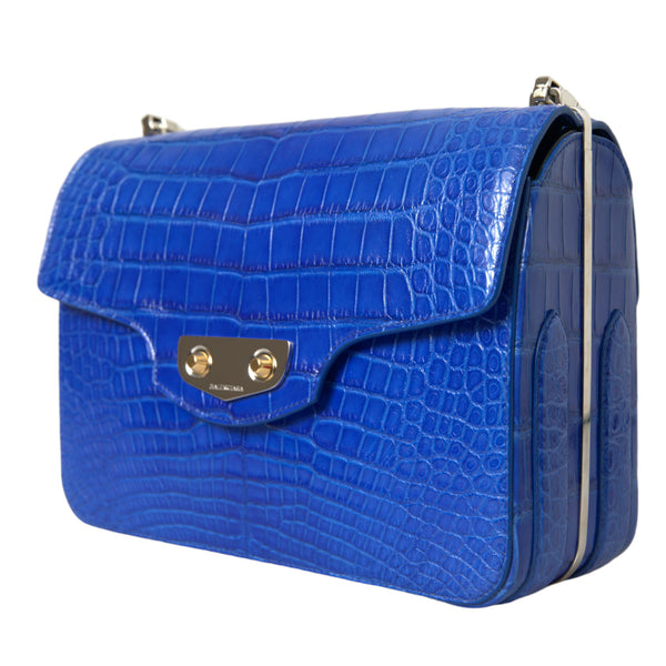 BALENCIAGA Sac Neo Classic en Alligator Bleu - L'Icone Réinventée