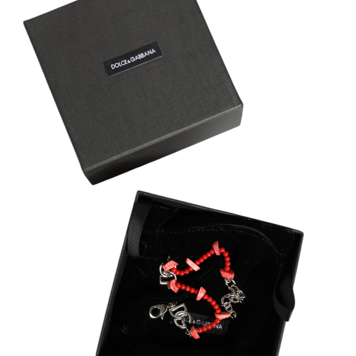 DOLCE & GABBANA : Bracelet Chaîne Argentée avec Perles Rouges et Logos DG