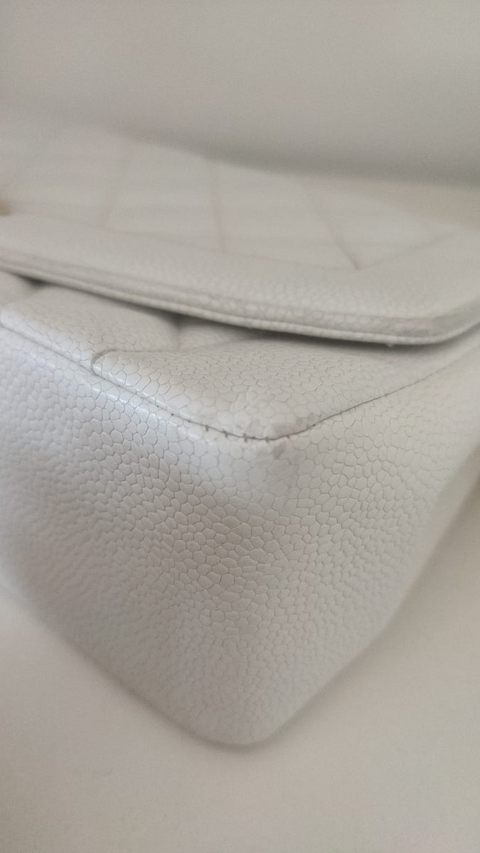 CHANEL SAC À ÉPAULE DIANA EN CUIR BLANC - L'Iconique de la Marque