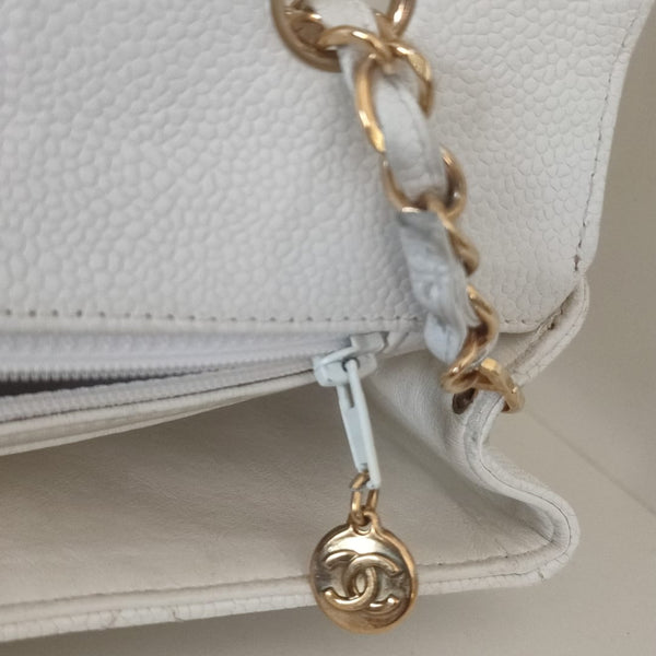 CHANEL DIANA SHOULDER BAG IN WHITE LEATHER - The Brand's Icon