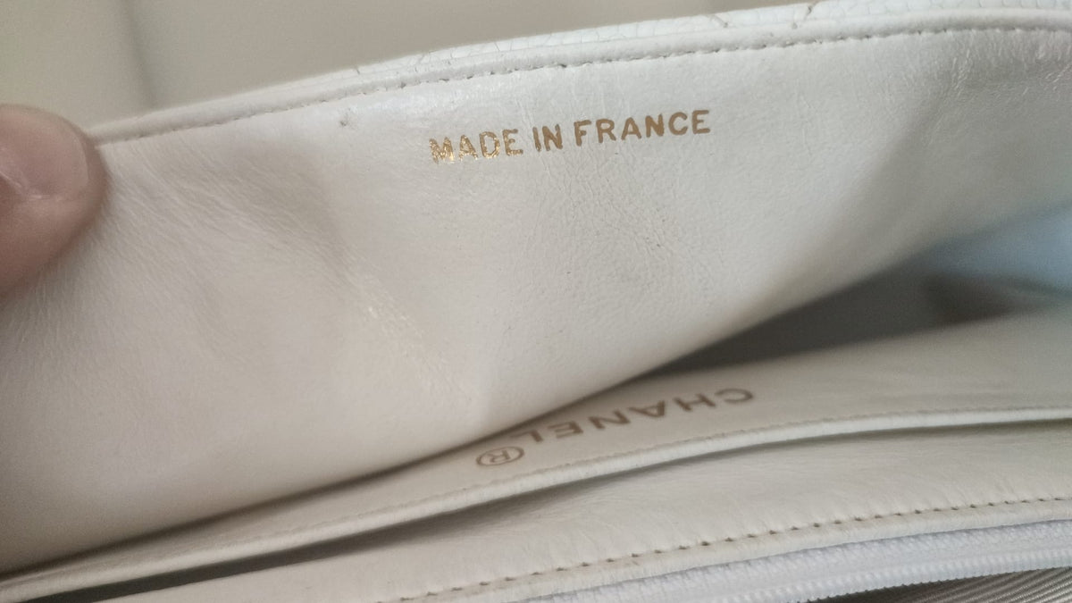 CHANEL SAC À ÉPAULE DIANA EN CUIR BLANC - L'Iconique de la Marque
