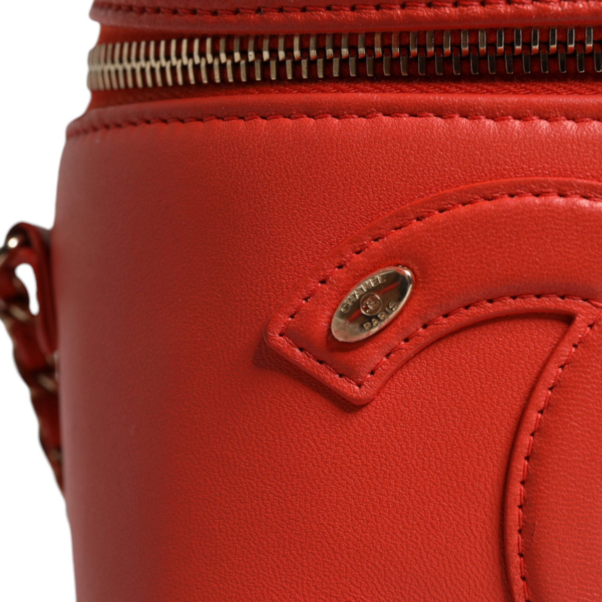 CHANEL Sac Vanity en Cuir Orange - L'Éclat du Luxe