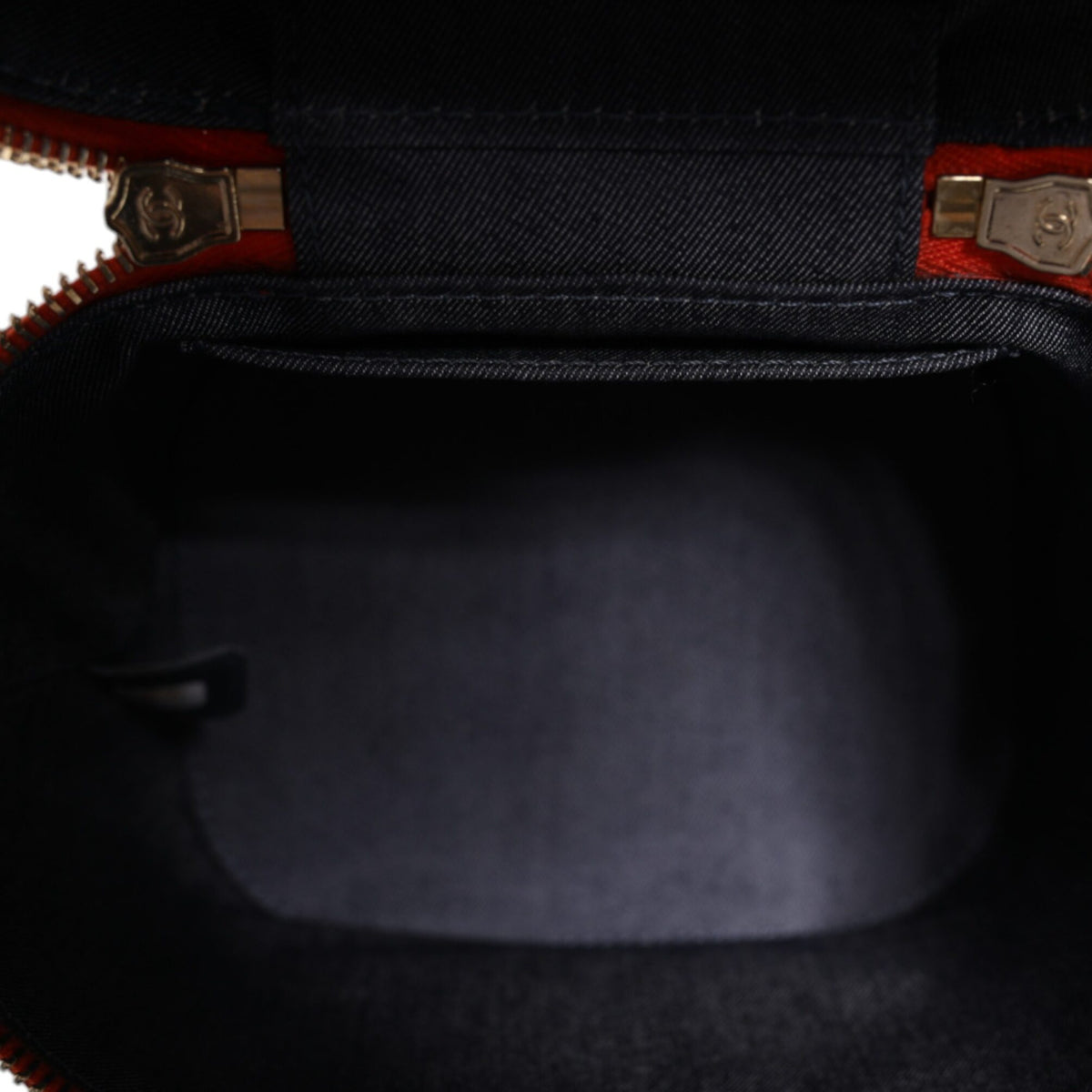 CHANEL Sac Vanity en Cuir Orange - L'Éclat du Luxe