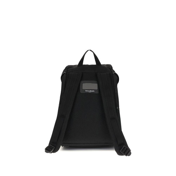 MAISON MARGIELA - Sac à Dos Technique Noir : Le Minimalisme Déstructuré.