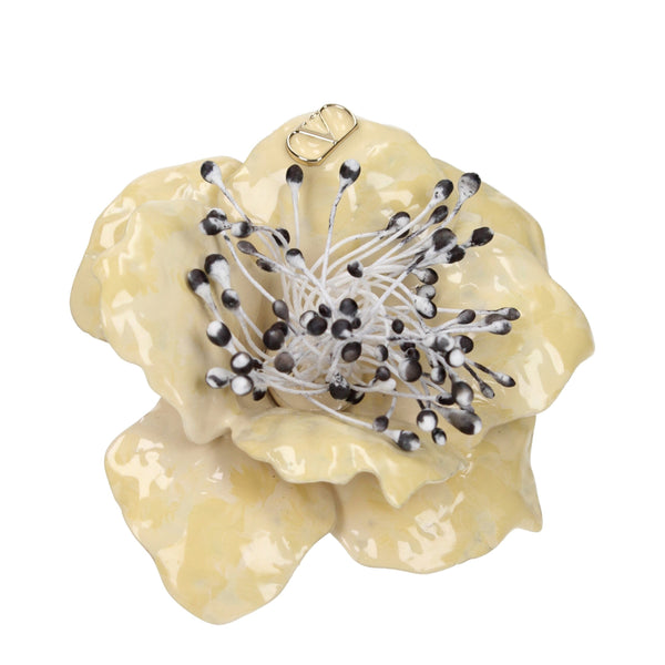 VALENTINO GARAVANI Broche Fleur Enamel Envoûtant - Chic et Unique