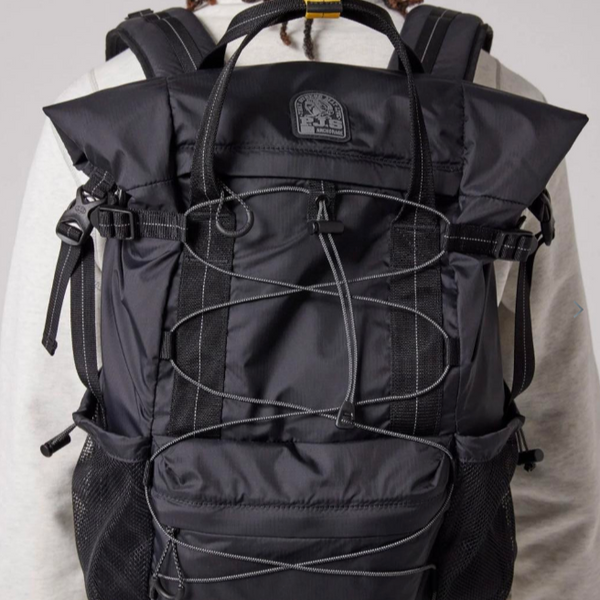 PARAJUMPERS - Hari Backpack : Le Compagnon Idéal pour la Ville et la Nature.