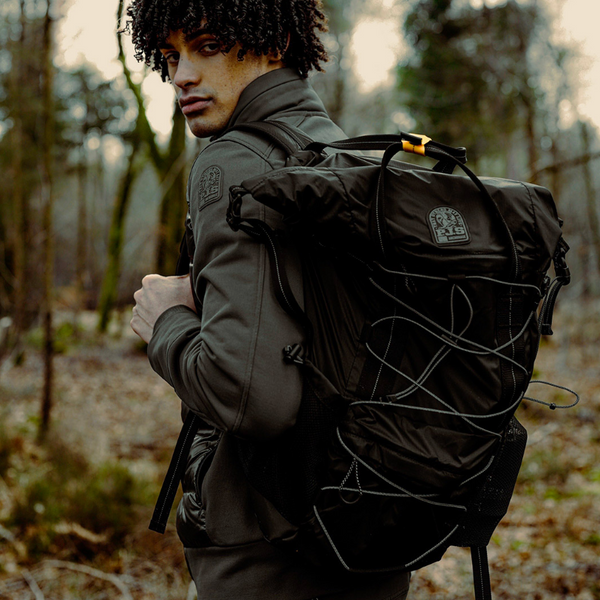 PARAJUMPERS - Hari Backpack : Le Compagnon Idéal pour la Ville et la Nature.