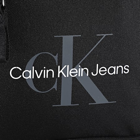 CALVIN KLEIN Sac Sport Essentials 1098 - Design Minimaliste Éco-responsable